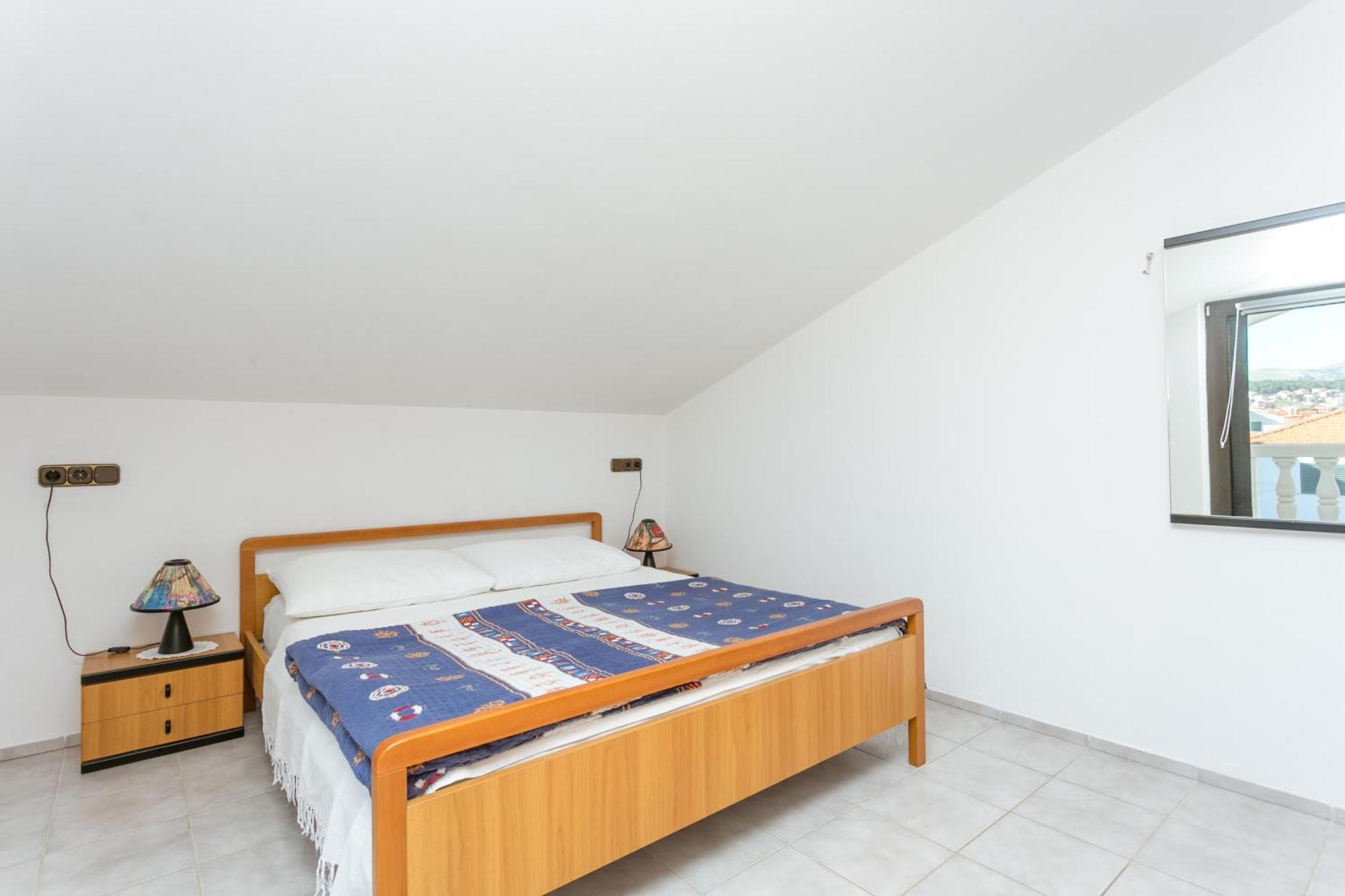 Seaside Apartments With A Swimming Pool Okrug Gornji, Ciovo - 11374 Трогір Номер фото