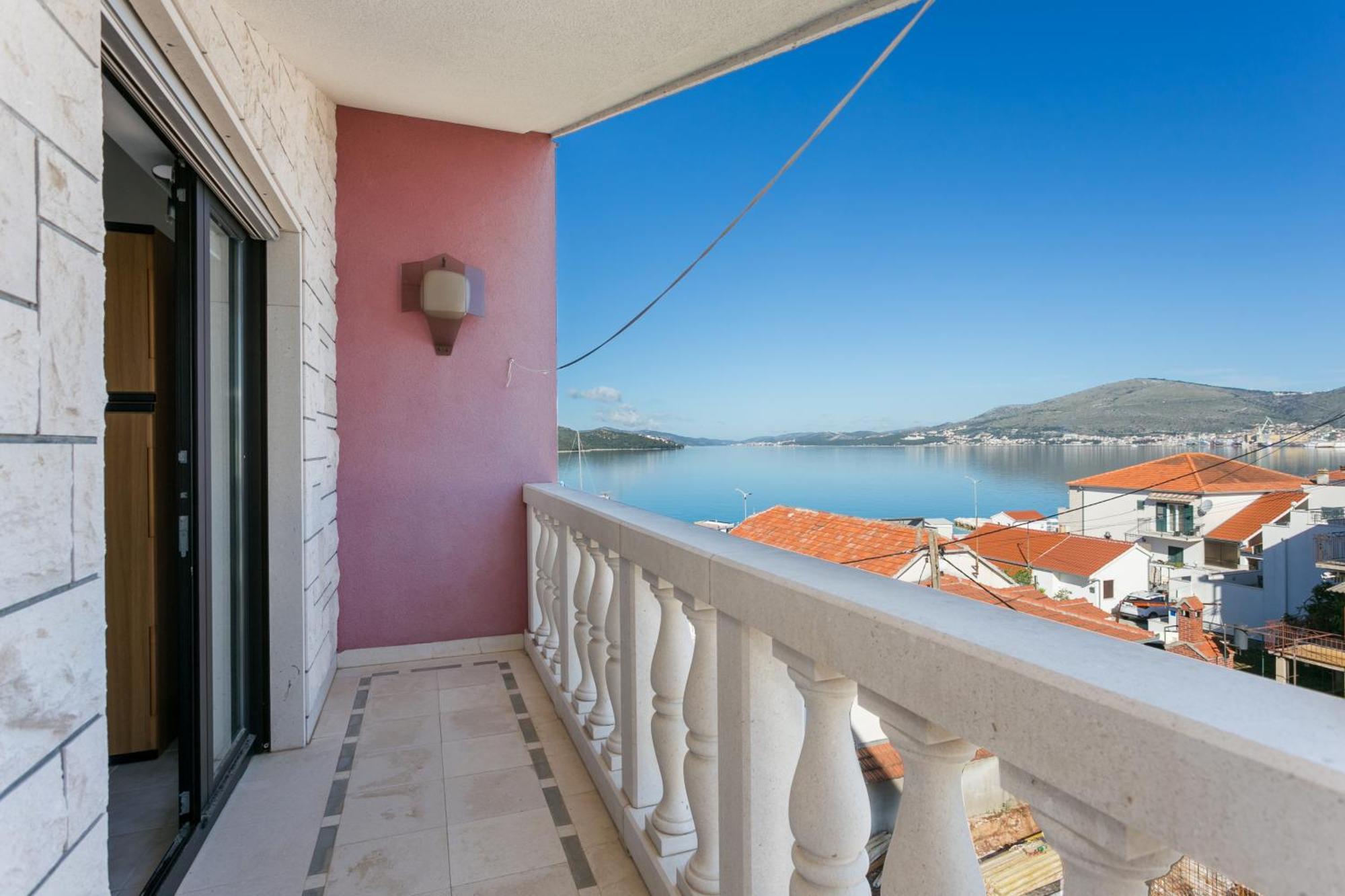 Seaside Apartments With A Swimming Pool Okrug Gornji, Ciovo - 11374 Трогір Екстер'єр фото
