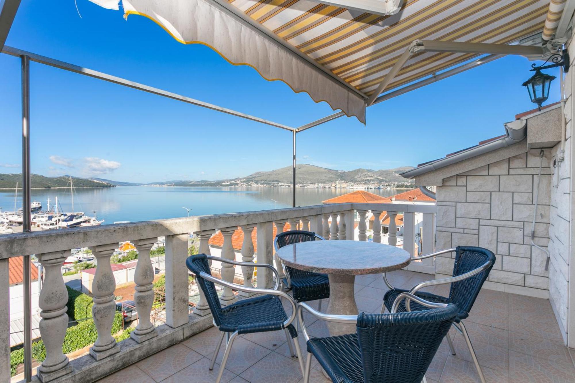 Seaside Apartments With A Swimming Pool Okrug Gornji, Ciovo - 11374 Трогір Екстер'єр фото