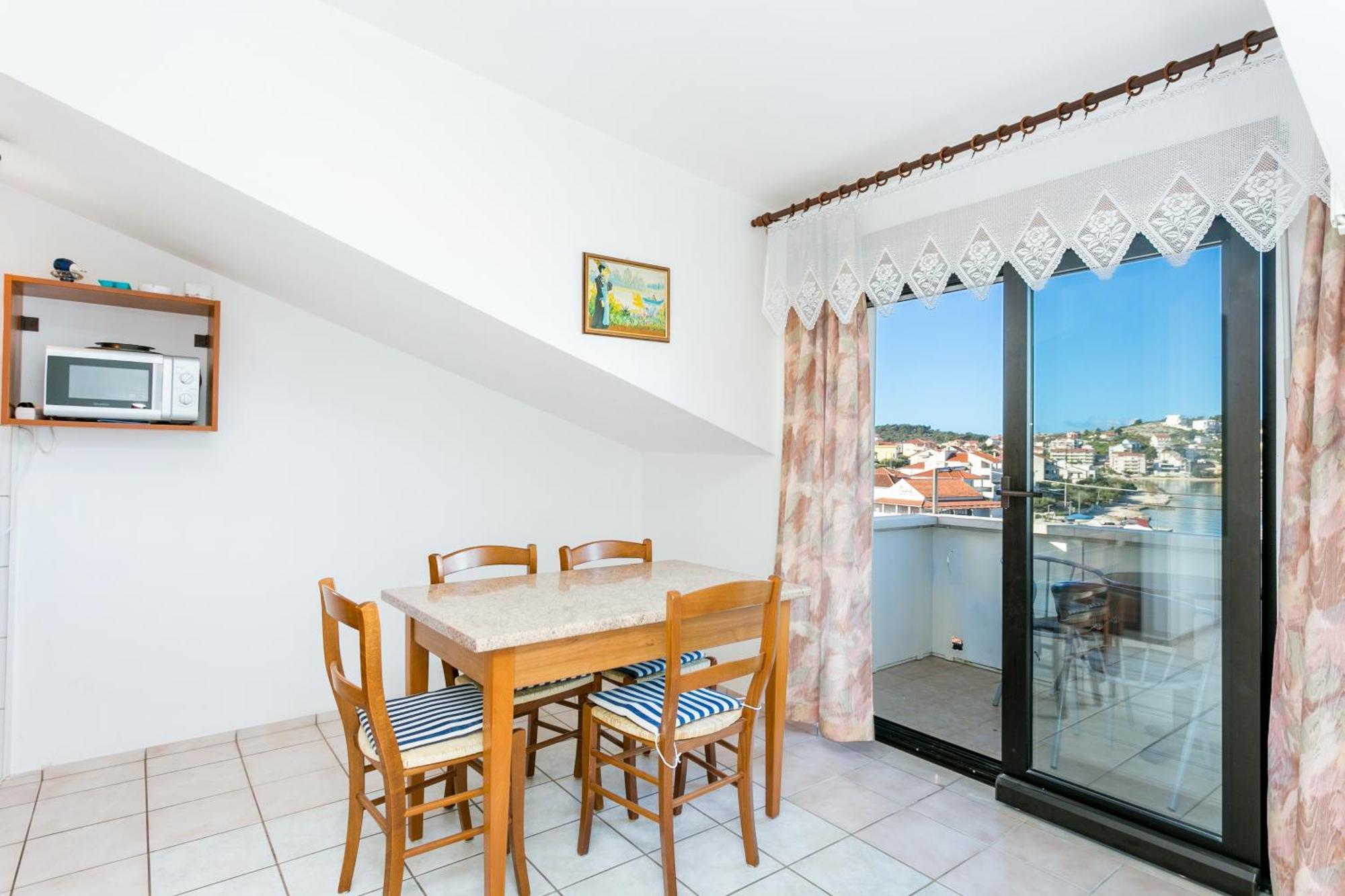 Seaside Apartments With A Swimming Pool Okrug Gornji, Ciovo - 11374 Трогір Номер фото