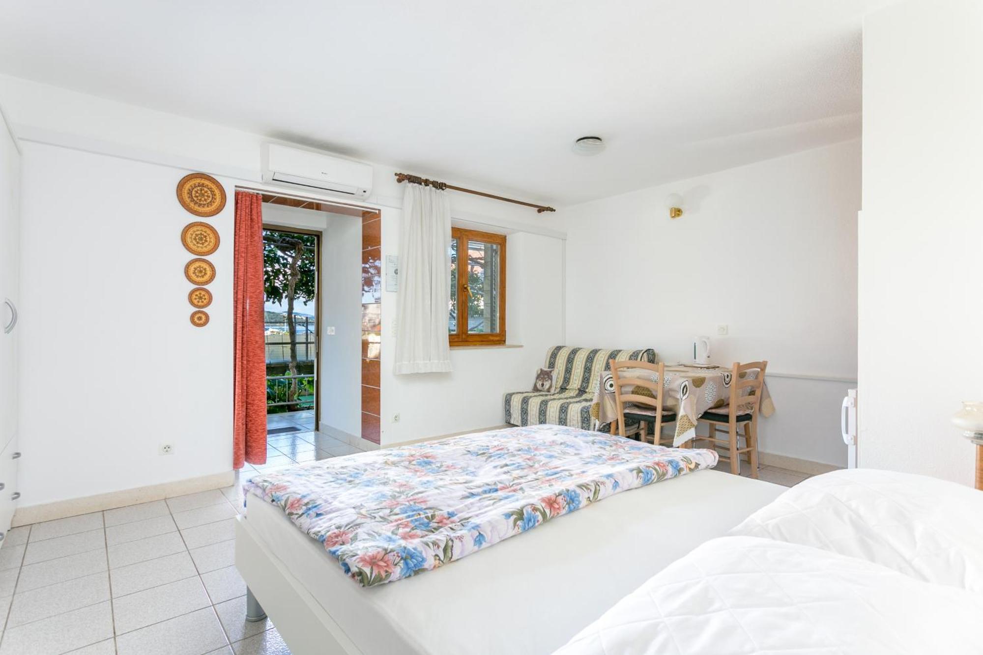 Seaside Apartments With A Swimming Pool Okrug Gornji, Ciovo - 11374 Трогір Номер фото